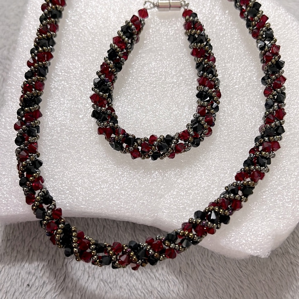 Crystal necklace set